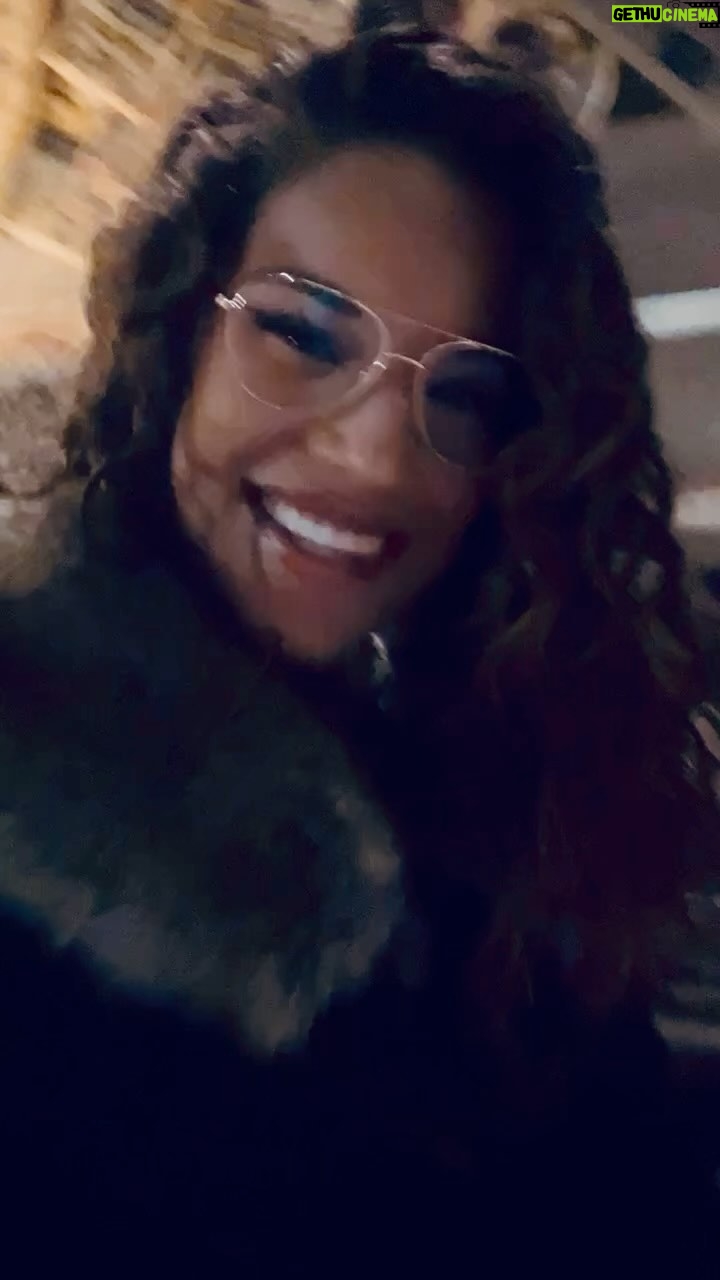 Julianna Peña Instagram - TGIF 💕🥰💋#peñapower