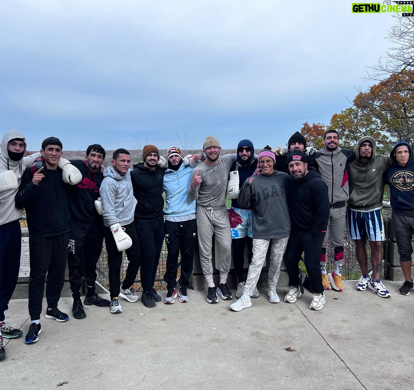 Julianna Peña Instagram - Happy Friday from my #squad to yours! @vfs_academy #vfskillers #paloshills #swallowcliff #runningstairs