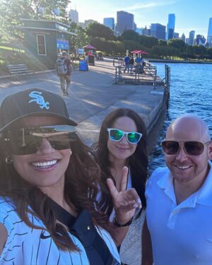 Julianna Peña Instagram - Working on my #leglocks and bear attacks with the help of my friends in the 🏙️city 🥰❤️🙏🏽🦿🐻🖐🏽