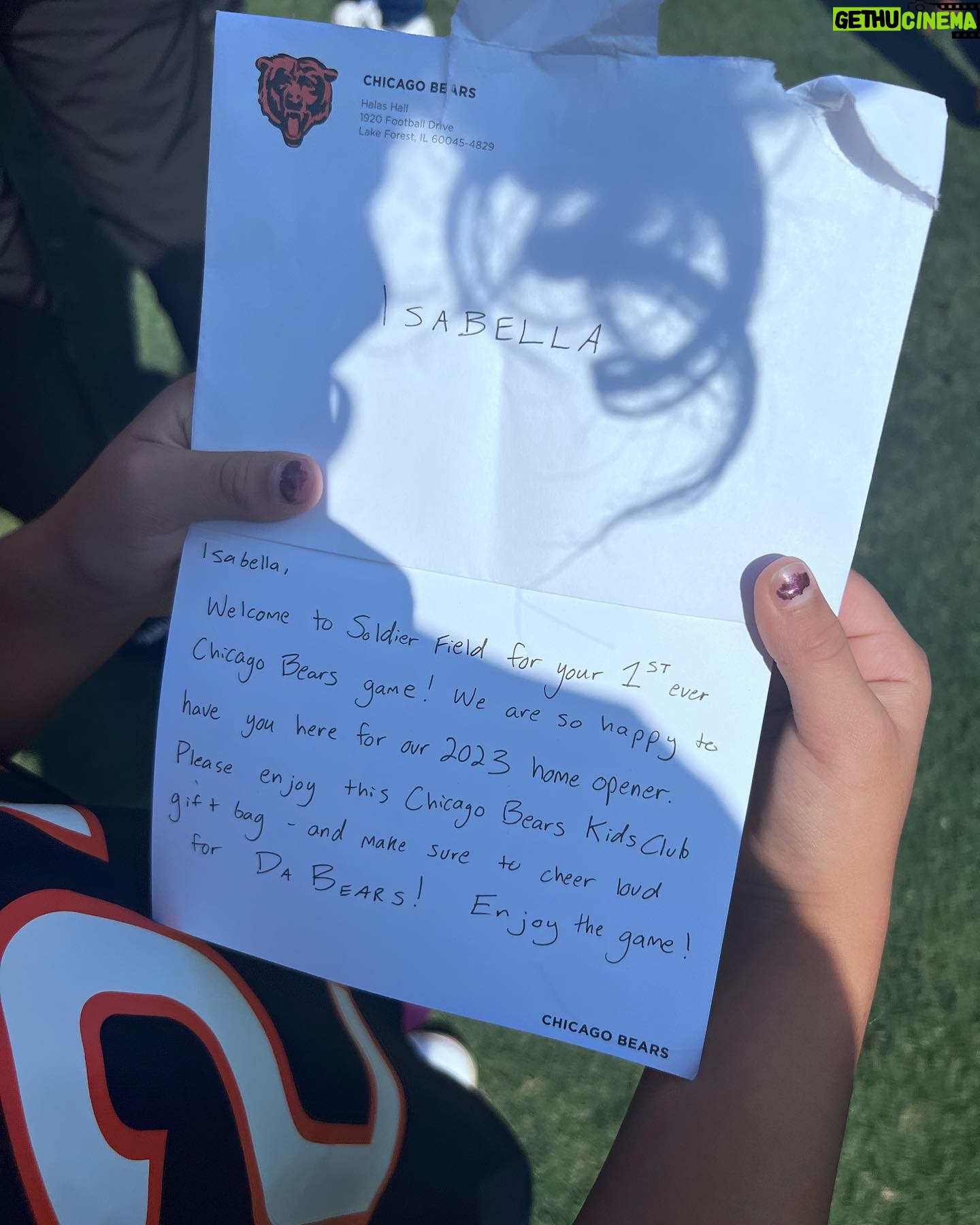 Julianna PeΓ±a Instagram - @chicagobears #sundayfunday #photodump with my gur #chicago #chicagobears #dabears #nfl #mommydaughter #thatsmybaby #peΓ±apower #football #footballseason #week1 #rivals #bearsvspackers πππππππ