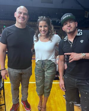 Julianna Peña Instagram - Great show with great #fighters and 
#champions ! @officialcainvelasquez @showtimepettis #ufcalum #ufc #mma #worldchampions #champs #champshitonly