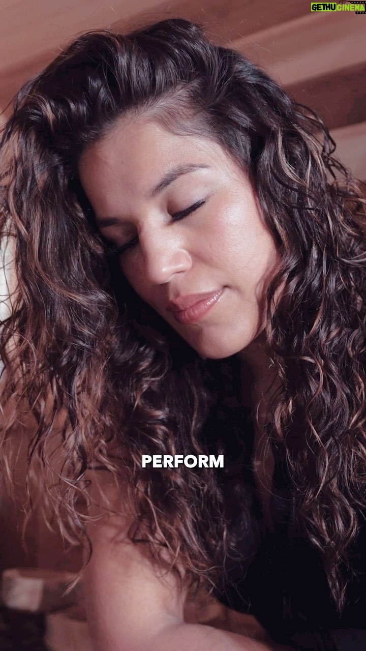 Julianna Peña Instagram - @redwoodoutdoorsco helping me make it happen! #momchamp #peñapower #moms #fighters #girlpower #sauna #saunatime #rest #recovery