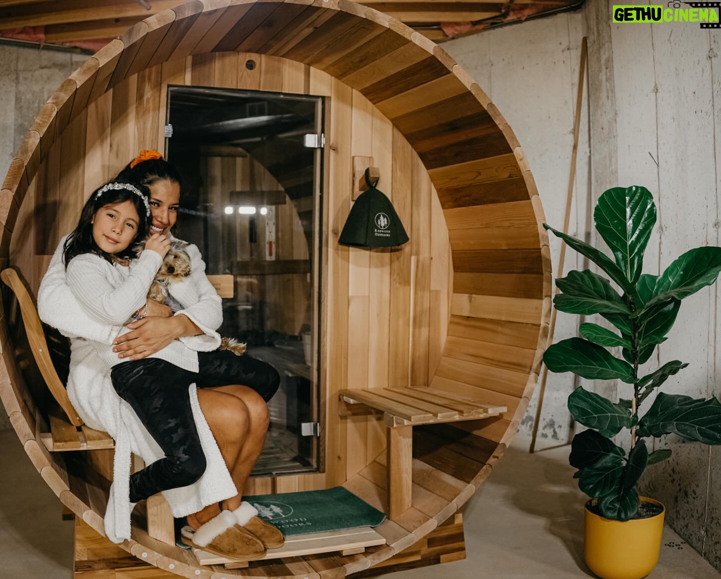 Julianna Peña Instagram - #thepeñapower putting a whole new spin on #restandrecovery #restandrelaxation in the comfort of my own home 🏡 w there help from my friends from @redwoodoutdoorsco ISAGUR and GROOT APPROVED ✅ #sauna #saunalife #redwoodoutdoors