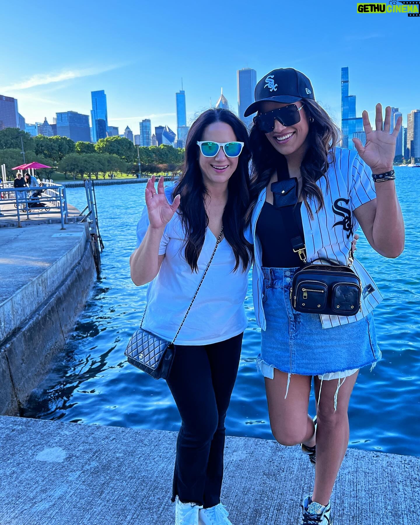 Julianna Peña Instagram - Working on my #leglocks and bear attacks with the help of my friends in the 🏙️city 🥰❤️🙏🏽🦿🐻🖐🏽