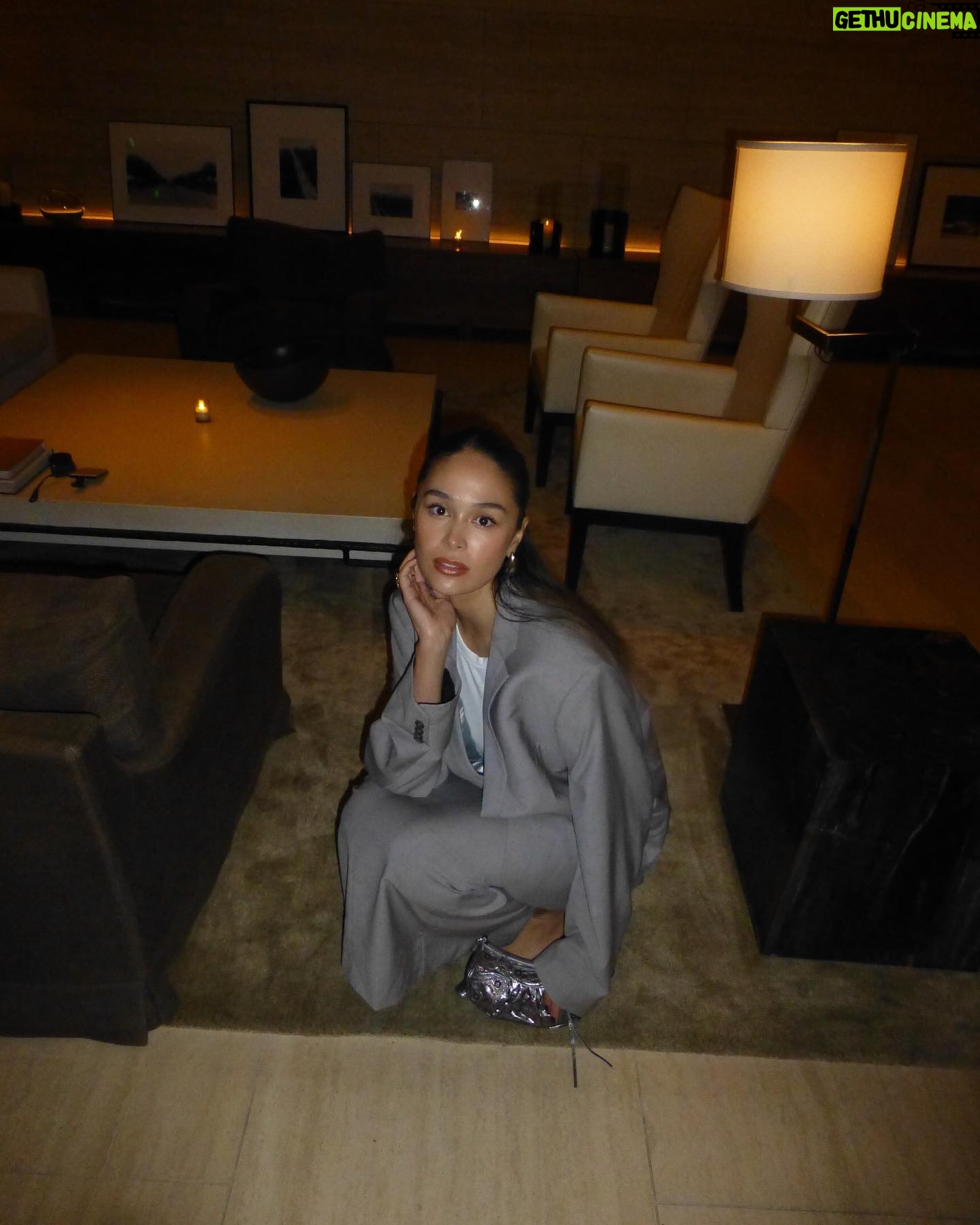 Julie-Anne Ho Instagram - Business casual? 🙊
