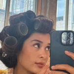 Julie-Anne Ho Instagram - Introducing le Jet Lag Eye serum, une nouveauté dans la famille @summerfridays qui risque d’être aussi viral que leur iconique Jet Lag Mask puisque la formule en est grandement inspirée !! Si j’étais vous j’irais vite au Sephora le tester, 100% des personnes qui ont utilisé leur produit selon une étude clinique ont vu une diminution de l’apparence de leur rides et ridules 👀🤭 Disponible chez @sephoracanada #ad