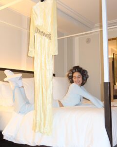 Julie-Anne Ho Instagram - The yellow dress was the winner 🙊🌟🌟🌟🌟 @holtrenfrewogilvy ⭐️🎀 Hair by the one and only @kevinskyle__kk Ps. I wish I could move into the @fsmontreal and never check out !!