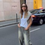 Julie-Anne Ho Instagram - Petit throwback à quelques looks du 365, car on est de retour avec le projet sous une formule différente. Après 6 mois de mandat, l’équipe du @ellequebec et moi avons décidé de le poursuivre autrement. On vous propose dorénavant des semaines de looks de façon plus sporadique et organique en collaboration avec des entreprises qu’on adore 🙊 Rendez-vous en story tous les jours cette semaine pour découvrir mes looks xx (ps. Which look is your fave 👀)