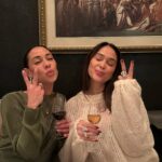 Julie-Anne Ho Instagram - 3, 2, 1… bye bye 2023 see you never 🥰✨ & mon @samuel.p.o derrière la cam 🫶🏼