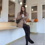 Julie-Anne Ho Instagram - Petit throwback à quelques looks du 365, car on est de retour avec le projet sous une formule différente. Après 6 mois de mandat, l’équipe du @ellequebec et moi avons décidé de le poursuivre autrement. On vous propose dorénavant des semaines de looks de façon plus sporadique et organique en collaboration avec des entreprises qu’on adore 🙊 Rendez-vous en story tous les jours cette semaine pour découvrir mes looks xx (ps. Which look is your fave 👀)