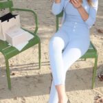 Julie-Anne Ho Instagram - Petit throwback à quelques looks du 365, car on est de retour avec le projet sous une formule différente. Après 6 mois de mandat, l’équipe du @ellequebec et moi avons décidé de le poursuivre autrement. On vous propose dorénavant des semaines de looks de façon plus sporadique et organique en collaboration avec des entreprises qu’on adore 🙊 Rendez-vous en story tous les jours cette semaine pour découvrir mes looks xx (ps. Which look is your fave 👀)
