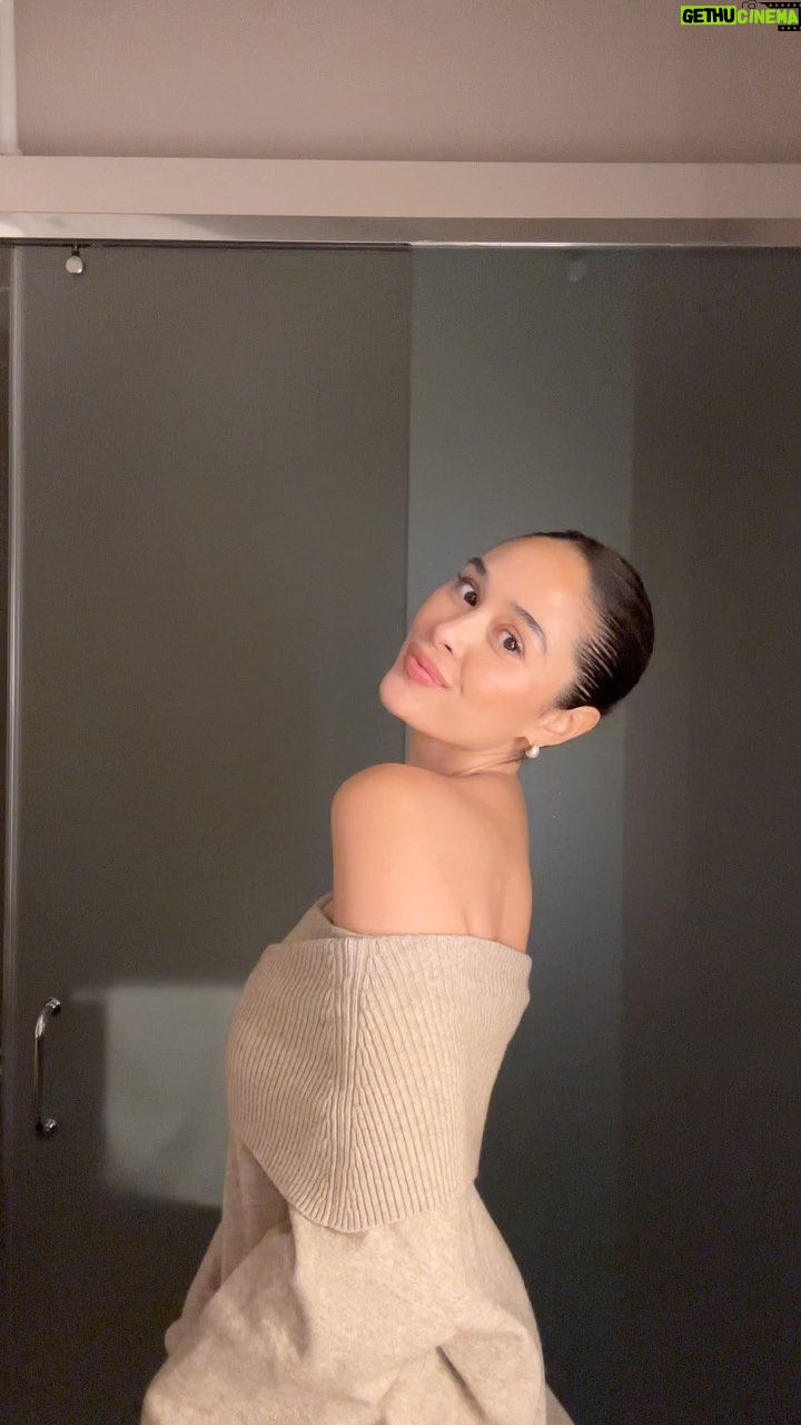 Julie-Anne Ho Instagram - 24hrs à Toronto pour assister au concert #madetofeel organisé par ma famille @pureology 💌 C’était un petit concert privé avec des artistes canadiens émergents, c‘était sublime !! Thank you again for having me @pureologyeducationcanada 🥹