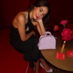Julie-Anne Ho Instagram - There’s a new girl in town. 👀 Good Girl Blush Elixir (!!) ✨ Une nouvelle déclinaison du parfum emblématique de @carolinaherrera. C’est féminin, vibrant & maintenant disponible chez @sephora 🌷 #GoodGirlCarolinaHerrera #ad 📷: @al.bertfg