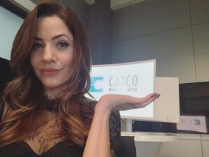 Julie Gonzalo Instagram - Back to work. #Supergirl 💁🏻‍♀️