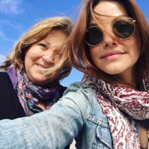 Julie Gonzalo Instagram - Feliz día para todas las mujeres hermosas // Happy women’s day to all you beautiful ladies! #internationalwomensday #mama