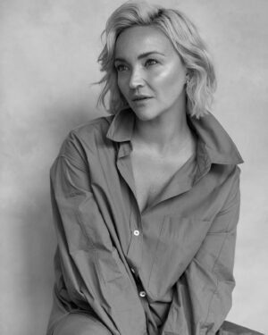 Julie Ringuette Instagram - 2023
40 ans
Plein de projets 

Mon équipe d’amour:
Maquillage: @katleenvenne 
Coiffure: @vincent.dufault 
Stylisme: @m_styliste 
Photo: @andreanne_gauthier