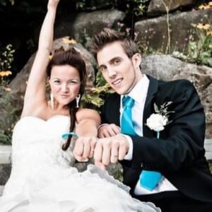 Julie Ringuette Instagram - 12 ans, aujourd’hui!
Noces de soie 

@pascal_morrissette 🥰