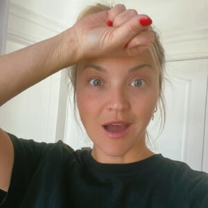 Julie Ringuette Instagram - Faque…

Qu’est-ce qu’on vit??

ÇA VA AVOIR LIEU!!!
Je capote!!! On vit des montagnes russes d’émotions!

Les 20 000 billets déja vendus seront honorés et la vente de billets se poursuit pour vous permettre de vous joindre à nous dans cette expérience mémorable.

@marieevejanvier , @mill_ions et moi avons TRÈS hâte de vous révéler bientôt le reste de la distribution. Restez à l’affût!

Un immense merci pour votre soutien. Ensemble, faisons de Waitress le succès de l’été 2024!
-
Dès le 22 juin 2024 à Montréal à l’ @espace_st_denis 
Dès le 10 août à Québec à la @salle_albert_rousseau 
Billets en vente au
waitresslacomediemusicale.com 

CHU BRÛLÉE!!! 
J’ai jamais autant braillé de ma vie!!!!

DREAM BIG 🫶