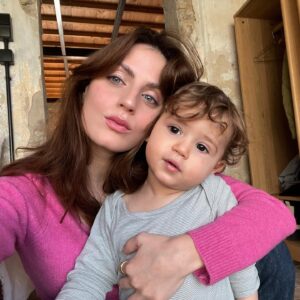 Julie Robert Instagram - Mon ode à la vie 
C’est toi et moi
A mon compagnon de voyage pour toujours 
Je t’aime