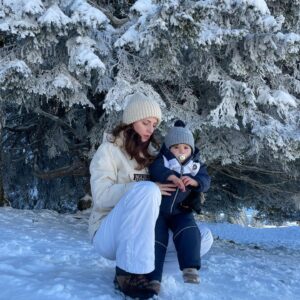 Julie Robert Instagram - Mon ode à la vie 
C’est toi et moi
A mon compagnon de voyage pour toujours 
Je t’aime