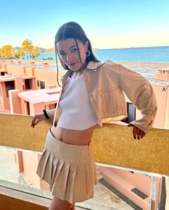Actress Julie Sassoust HD Instagram Photos and Wallpapers June 2023