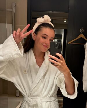 Julie Sassoust Instagram - @canneseries 1/2
Merci merci merci 🫶🤍🦋