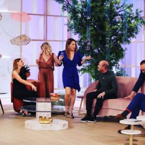 Julie Sergeant Instagram - Uma tarde em família... 
e o cinto rebentou outra vez!! Ó Karma...

@tvioficial @dailycristina #parabenstvi #estamosaquiporsi

📷@ruivalido