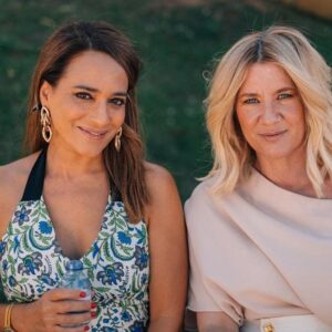 Julie Sergeant Instagram - Tenho feito alguns posts a falar da minha personagem e do quanto está a ser bom trabalhar neste projecto com tantos colegas e amigos. Mas a maior alegria que sinto e que levo deste trabalho é o enorme privilégio que tem sido para mim trabalhar ao lado desta Actriz linda e maravilhosa, super generosa, talentosíssima e muito muito boa companheira, São José Correia... Quando olho para esta foto não vejo a Mercedes nem a Carmo mas sim a São José e a Julie e isso é muito bom!  Tem sido dias duros e trabalhosos (não é fácil fazer televisão em tempos de pandemia) mas felizmente também rimos muito a fazer aquilo que mais gostamos: interpretar e interpretar estas duas personagens doidas e muito divertidas. Esta parceria enriquece-me a alma e torna-me uma interprete melhor. Do teu lado São José tenho crescido! Obrigada por todas as cenas, por todas as gargalhadas e obrigada pela tua imensa disponibilidade... Só tu és a minha Diva e sempre serás! 
Love u . Até já . ❤

📷 @monteirotomas