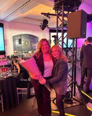 Julie Snyder Instagram - Bravo à mon ex collègue @val_daigneault qui a été honorée hier au gala @allia_mtl aux côtés de femmes extraordinaires dont nulle autre que @cloutierv Bravooo Valérie quel parcours depuis ton entrée aux @prodjinc WoW et félicitations à toutes les femmes honorées