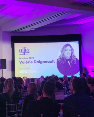 Julie Snyder Instagram - Bravo à mon ex collègue @val_daigneault qui a été honorée hier au gala @allia_mtl aux côtés de femmes extraordinaires dont nulle autre que @cloutierv Bravooo Valérie quel parcours depuis ton entrée aux @prodjinc WoW et félicitations à toutes les femmes honorées