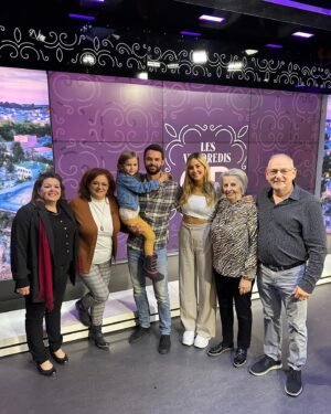 Julie Snyder Instagram - @anthony.od_officiel et @marieandree.od_officiel en visite sur le plateau des vendredi #OD avec leur famille et la célèbre grand-mère de Marie-Andrée soit la belle Doris @od_officiel pour voter pour votre candidat-e COUP DE CŒUR ♥️ allez sur noovo.ca c’est gratuit et facile comme tout. Vous pouvez voir aussi à côté de Marie-Andrée @charlenecloutier qui a gagné mon concours en début de saison pour une visite VIP de nos coulisses des vendredi OD !!! Bon samedi soir xx Julie