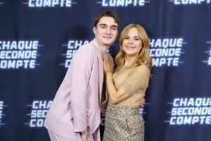 Julie Snyder Instagram - Souvenirs de tournage avec le merveilleux public en studio de CHAQUE SECONDE COMPTE! 🕑 💫

Pour venir assister à nos prochains enregistrements en mars ou pour vous inscrire comme participant, rendez-vous sur @noovo.ca 🙂