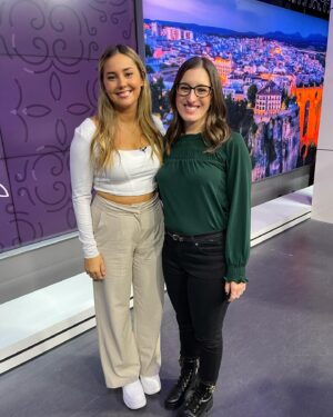 Julie Snyder Instagram - @anthony.od_officiel et @marieandree.od_officiel en visite sur le plateau des vendredi #OD avec leur famille et la célèbre grand-mère de Marie-Andrée soit la belle Doris @od_officiel pour voter pour votre candidat-e COUP DE CŒUR ♥️ allez sur noovo.ca c’est gratuit et facile comme tout. Vous pouvez voir aussi à côté de Marie-Andrée @charlenecloutier qui a gagné mon concours en début de saison pour une visite VIP de nos coulisses des vendredi OD !!! Bon samedi soir xx Julie