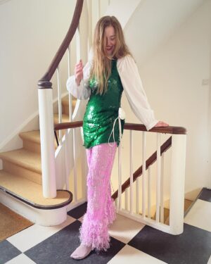 Julie Zangenberg Instagram - Tillykke til min lille soulmate. Min lillesøster Selma. 
PS: det her var hendes tømmermands-outfit idag… Sådan ser jeg ikke ud med tømmermænd. Hun er så fabulous.