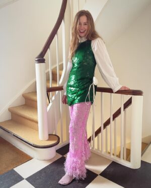 Julie Zangenberg Instagram - Tillykke til min lille soulmate. Min lillesøster Selma. 
PS: det her var hendes tømmermands-outfit idag… Sådan ser jeg ikke ud med tømmermænd. Hun er så fabulous.