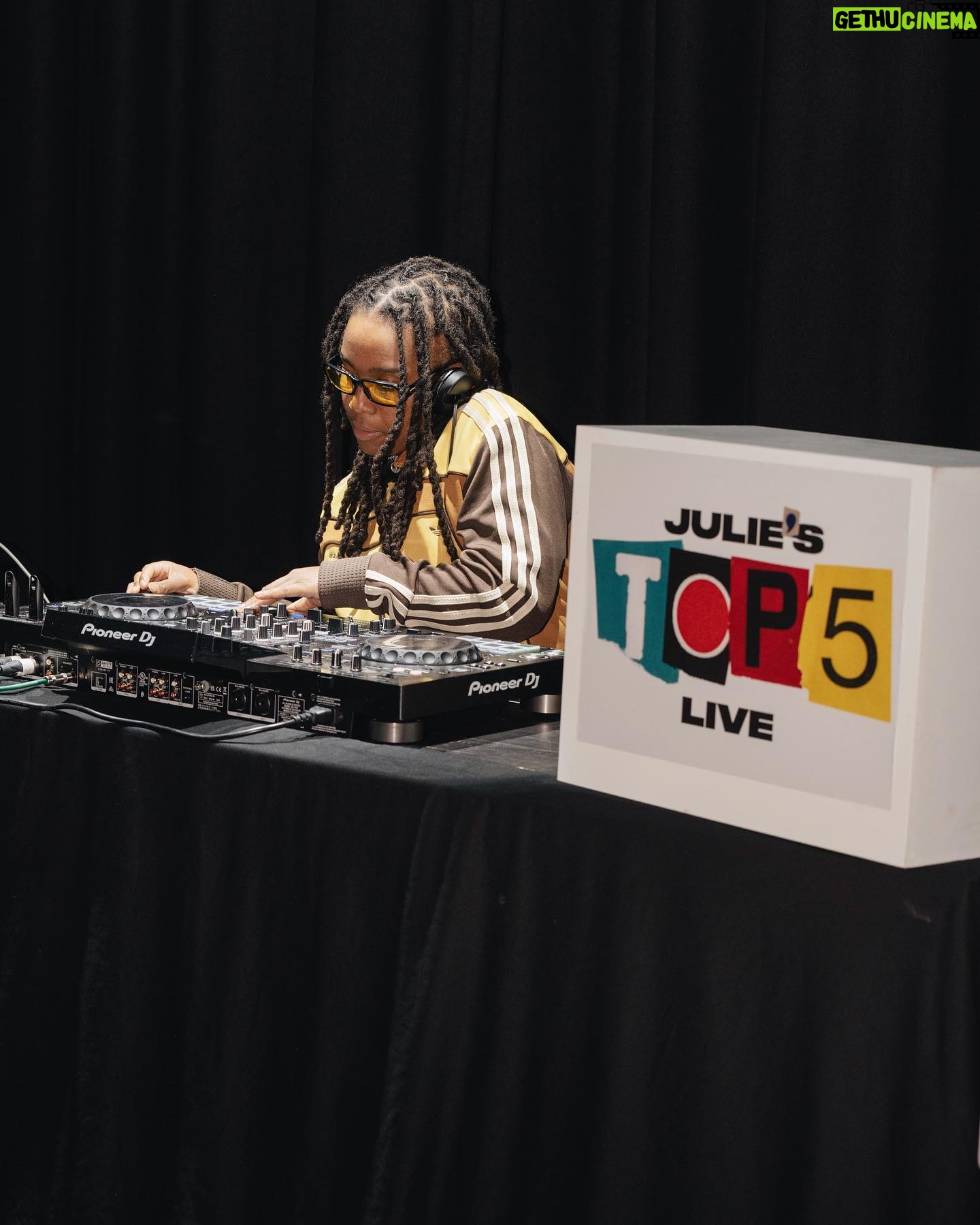 Julie Adenuga Instagram - Look how much fun we all had at the first Julie’s Top 5 LIVE!! The room was full of ENERGY 😜 Big up Zara & Kristy for winning the audience vote to be on the panel - you both killed it! I can’t wait to hear what you guys were saying in your interviews - make sure you’re following @donttrusttheinternet on all platforms… you might see yourself! #JuliesTop5 #RENAISSANCE 📸 > @ayo_sama
