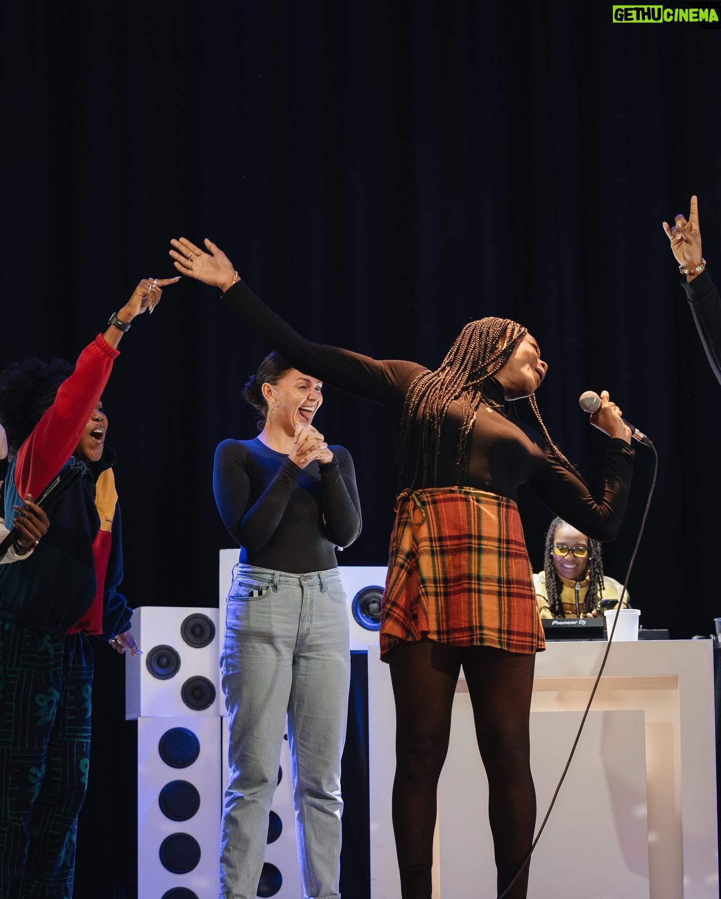 Julie Adenuga Instagram - Look how much fun we all had at the first Julie’s Top 5 LIVE!! The room was full of ENERGY 😜 Big up Zara & Kristy for winning the audience vote to be on the panel - you both killed it! I can’t wait to hear what you guys were saying in your interviews - make sure you’re following @donttrusttheinternet on all platforms… you might see yourself! #JuliesTop5 #RENAISSANCE 📸 > @ayo_sama