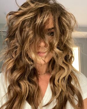 Julie Benz Instagram - When people say “Love that you went back to your natural color”… and I gently have to say “I’m a natural blonde” swipe 👉 for proof #cuzimablonde #whenblondegoesbrunette #naturalblonde #brunetteisachoice