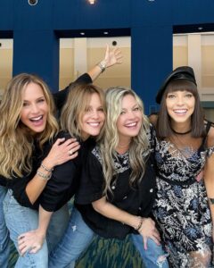 Julie Benz Instagram - To say we had fun is an understatement 🌟 Thank you @southernerdsfest for showing us true southern hospitality 🥰