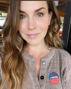 Julie Benz Instagram - 💙 Well, that felt good ✔️#vote #civicduty #getoutandvote 💙
