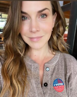 Julie Benz Instagram - 💙 Well, that felt good ✔️#vote #civicduty #getoutandvote 💙