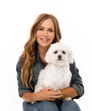 Julie Benz Instagram - Life is better with a dog (or three!!)🐶🐶🐶 thank you @charlienunnphotography for your patience in shooting my crazy pack 📸 these photos will be in a book with proceeds supporting @wagsandwalks rescue 💕 hair and makeup @brittanykleslie