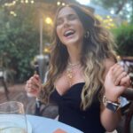Julie Benz Instagram – Just a reminder that there are so many beautiful reasons to be happy 💕✨ #friendship #dinnerwithfriends