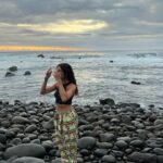 Julie Bertin Instagram – 📍 Manapany, La Réunion 
.
.
(pour la ref du pantalon, c’est au marché de st Paul 👀).
