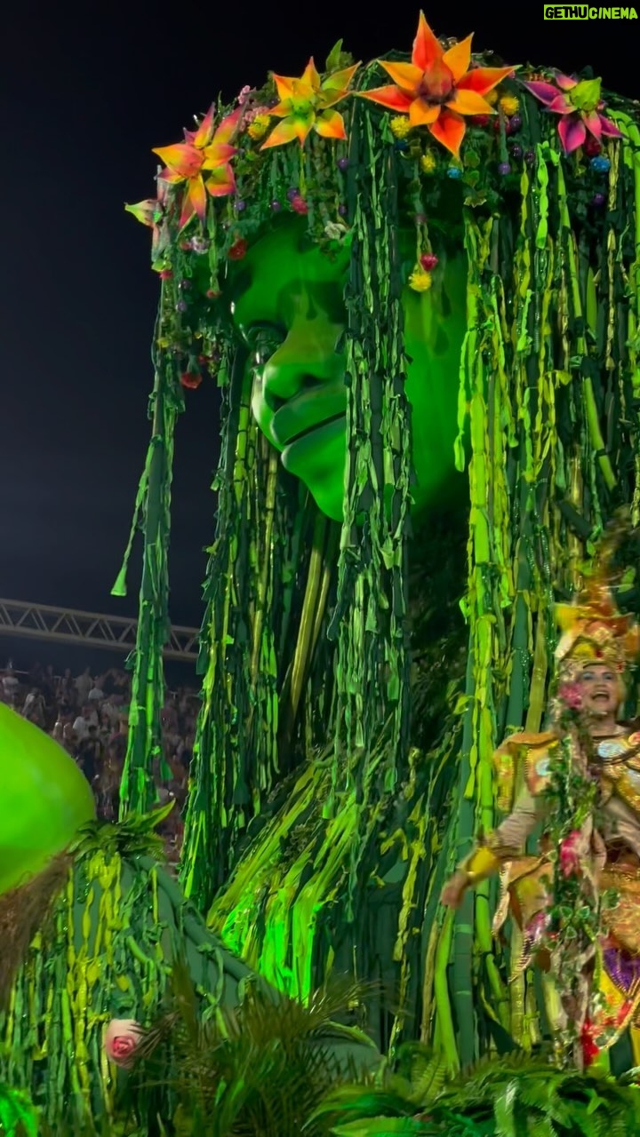 Julie Bertin Instagram - 📍 Carnaval de Rio 2024 « réduire plus de six heures de carnaval en une minute et six secondes. Croyez-moi, ça n’a pas été facile. J’ai essayé de vous partager toute la joie,et tout le travail mise en œuvre pendant un an pour cette semaine unique. Encore cette année, j’ai eu la chance de pouvoir cocher une nouvelle case de ma Bucket List ☑️ ». #carnaval #carnaval2024 #carnavalrio #brasil #rj🇧🇷 #fyp #traveling #explore #goodvibes #fiesta #euamo @carnaviva