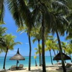Julie Bertin Instagram – Quand on m’annonce que ce week-end, il fait 20° ☀️.

 «Cette plage « Le Morne » fais partie des plus belles plages que j’ai pu voir lors de mes voyages et c’est clairement ma préférée de Maurice 🤩 ».