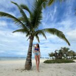 Julie Bertin Instagram – 📍Belle Marre, Maurice 

«Parmi les plages de la côte Est de l’ile Maurice, non loin de la ville de Mahébourg, la plage de Belle Mare est considérée comme l’une des plus belles et des plus sauvages de Maurice ☀️).