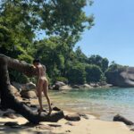 Julie Bertin Instagram – 📍Praia do Laboratório, Angra dos Reis, Costa Verde, RJ.