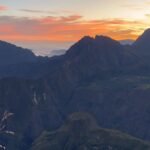 Julie Bertin Instagram – Le Maïdo, la Réunion. (Patrimoine mondial de l’Unesco.)

« Le Maïdo, site naturel, est un véritable balcon sur La Réunion. Il offre un panorama remarquable sur le cirque de Mafate d’où l’on peut admirer la nature préservée. Elle abrite des îlets où les habitants vous accueillent chaleureusement. Le cirque de Mafate n’est accessible qu’à pied ou en hélicoptère, pour les urgences et cas exceptionnels. » 

* slide 2, vous pouvez voir le magnifique lever de soleil et le piton des neiges juste à votre droite 🤩. On s’est gelé, mais ça valait le coup.
