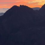Julie Bertin Instagram – Le Maïdo, la Réunion. (Patrimoine mondial de l’Unesco.)

« Le Maïdo, site naturel, est un véritable balcon sur La Réunion. Il offre un panorama remarquable sur le cirque de Mafate d’où l’on peut admirer la nature préservée. Elle abrite des îlets où les habitants vous accueillent chaleureusement. Le cirque de Mafate n’est accessible qu’à pied ou en hélicoptère, pour les urgences et cas exceptionnels. » 

* slide 2, vous pouvez voir le magnifique lever de soleil et le piton des neiges juste à votre droite 🤩. On s’est gelé, mais ça valait le coup.